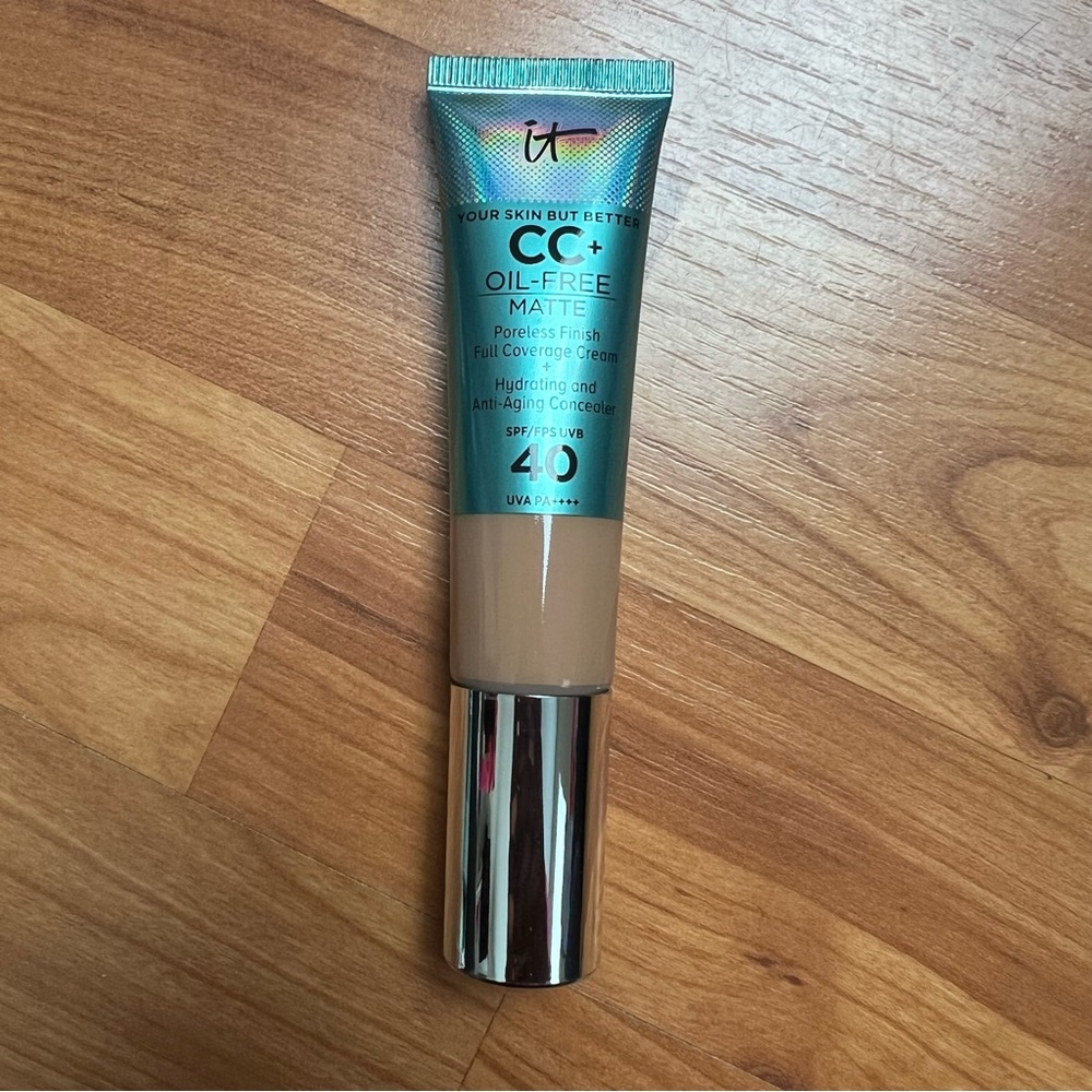 IT COSMETICS CC+ OIL FREE MATTE FOUNDATION WITH SPF 40 - TAN